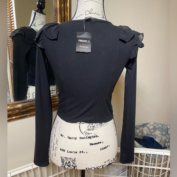 Forever 21 Ruffle Crop Top - Picture 3 of 6